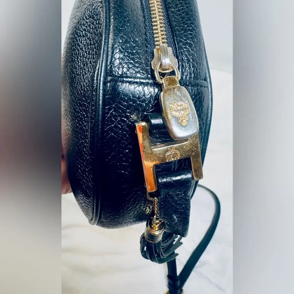 MCM chic round